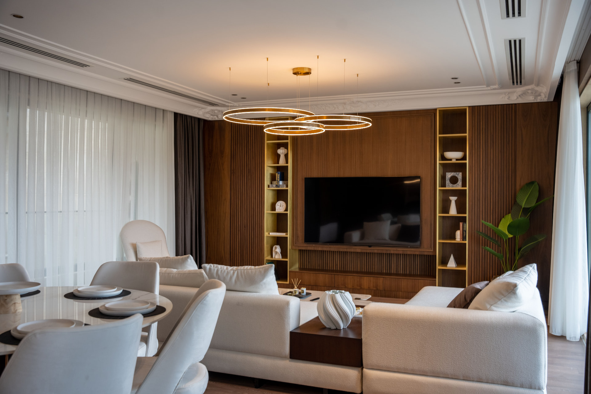 Interior de apartamento iluminado